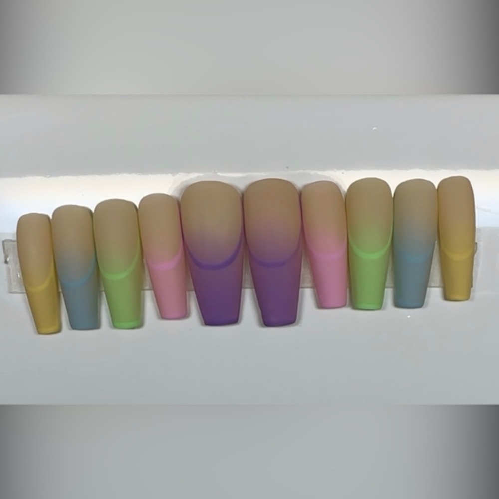 Pastel ombré spring press on nails